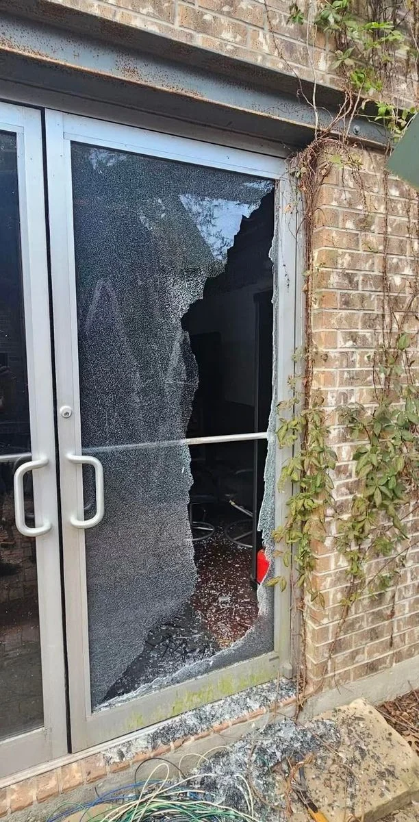 Professional glass and mirror installation and storefront doors in Houston, Texas